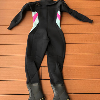スキューバダイビング　ドライスーツ　秋から春のシーズンの画像