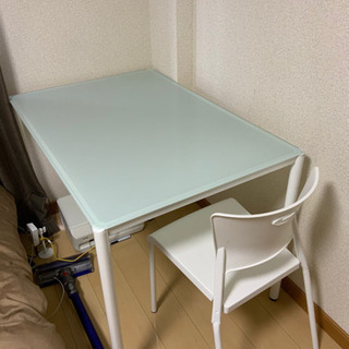 ダイニングテーブルの画像