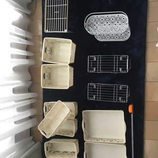 100均などの収納グッズの画像