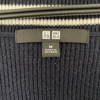 ユニクロ　UNIQLO Vネックセーター　カシミヤ5%混　紺　Mサイズの画像