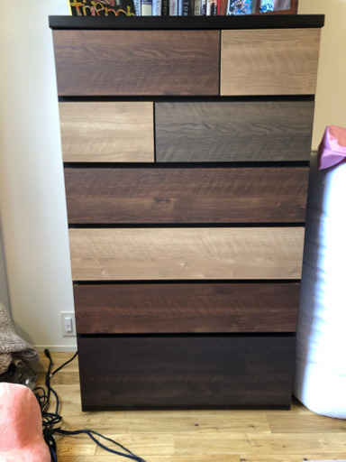 インテリア性が高いデザインのモザイクハイチェスト。