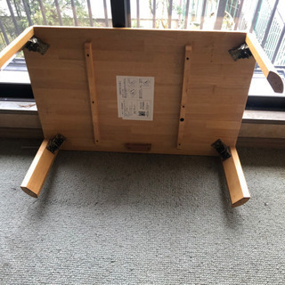 折り畳みできるローテーブルの画像