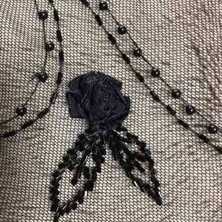 結婚式にどうですか？一回使用のみ、とても綺麗なショール！黒レースに、可愛いビーズの刺繍の画像