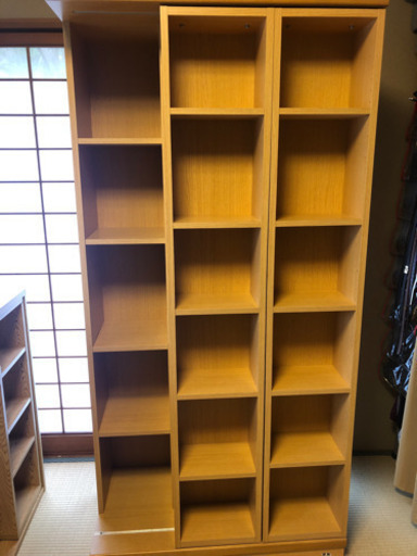 スライド式本棚 手前2つがスライド式