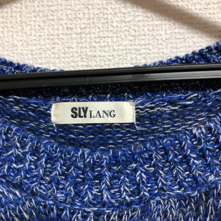 SLY LANG 青色ニットの画像