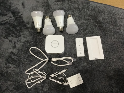 【中古・値下げ交渉可】　Philips Hue white and ambiance starter kit　フィリップス　ヒュー　ホワイトグラデーション　シングルランプ4個