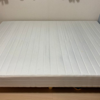 ダブルベッド　足つきマットレスの画像