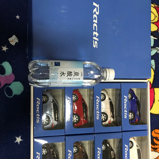 ractis ラクティス　ミニカー　車のおもちゃ