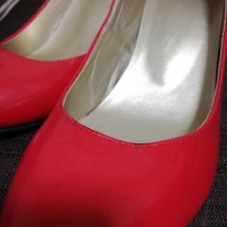 👠ほぼ新品！赤エナメルパンプス Lサイズ👠の画像