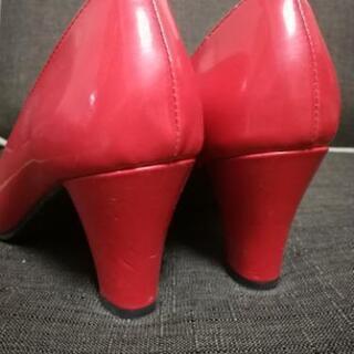👠ほぼ新品！赤エナメルパンプス Lサイズ👠の画像