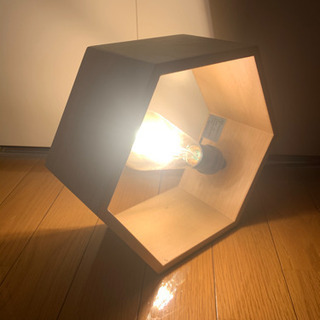 ニトリ　六角系の間接照明の画像