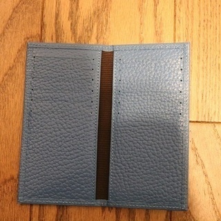 【新品・未使用】牛革使用：カード１２枚収納　２つ折りカードケースの画像