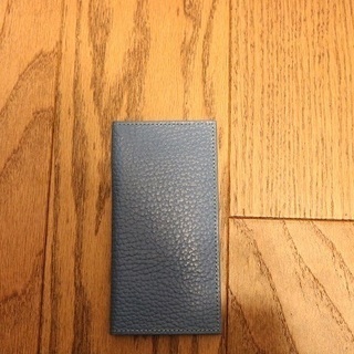 【新品・未使用】牛革使用：カード１２枚収納　２つ折りカードケース
