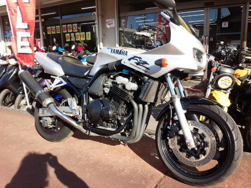 NO.3175　ＦＺ４００　水冷４サイクル１６バルブ４気筒　カーボンマフラー　シルバー　☆彡