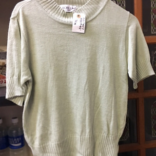 女性半袖ニットなど1