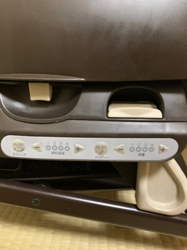 【お引き取り決まりました！】combi ネムリラ 自動ハイローチェア
