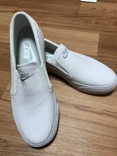 【未使用】NIKE 白　スリッポン　25.5