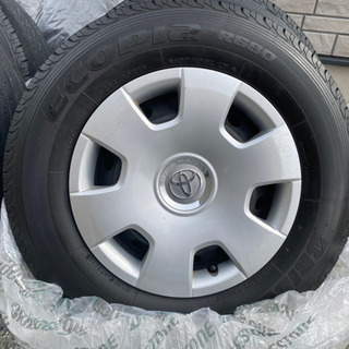 200系ハイエース 純正タイヤ4本 ホイールキャップ付き 中古