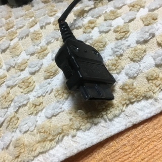 【au純正専用充電アダプタ02（国内、海外共用）】
