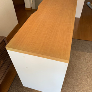 コンセント付きデスクの画像