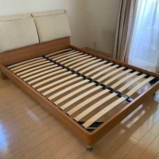 差し上げます！ダブルサイズ　着脱OK背もたれクッション付　ベッド...