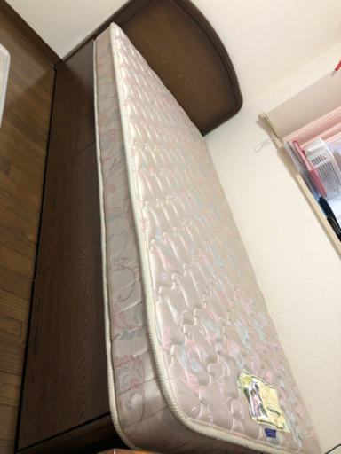 ベッドフレームとマットレスセット一式　寝具