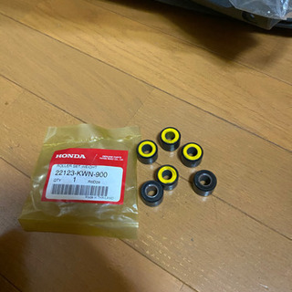 PCX150KF18 ドライブベルト、ウエイトローラー、プラグの画像