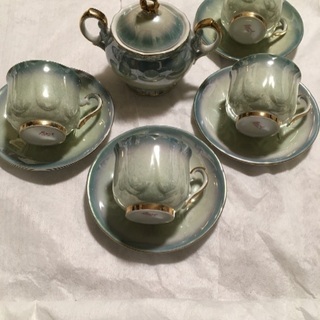 コーヒーカップ とソーサー　4セット+ シュガーポット