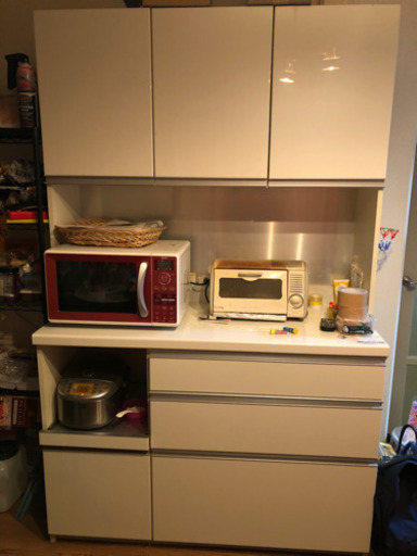 (受け渡し予定者決まりました)引っ越しの為譲ります。食器棚