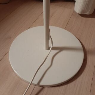 IKEAライトスタンド白　SKAFTETの画像