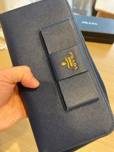 プラダ　長財布
