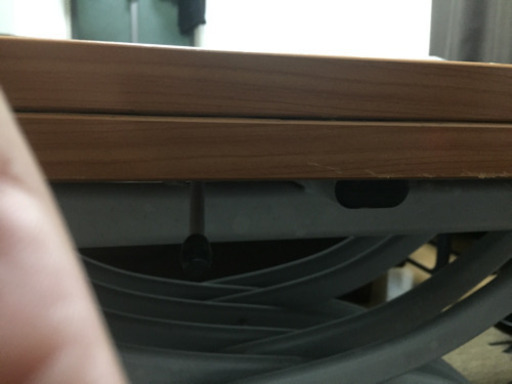 高さ、大きさが変えられるテーブル