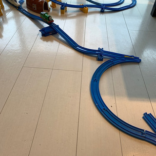 プラレールさしあげます。電車もつけます。
