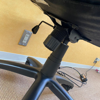 元 重厚感のある フェイクレザー、革調のデスクチェア の画像