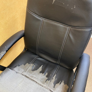 元 重厚感のある フェイクレザー、革調のデスクチェア の画像