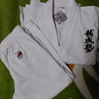 龍成塾　空手胴着　130センチくらい