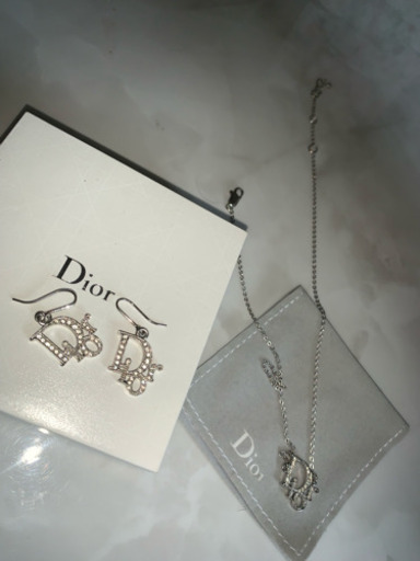 Dior ピアスとネックレス 