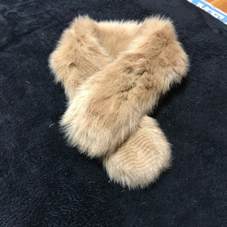 モコモコ毛皮マフラーの画像