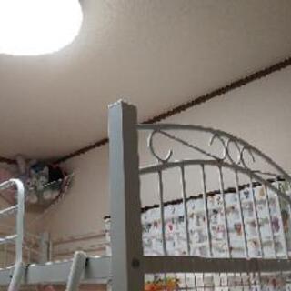 白色ロフトベットの画像