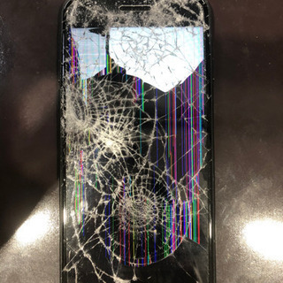 まるで弾痕！？こんなiPhoneでも修理できます！