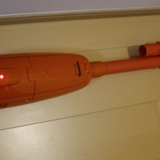 マキタのターボ充電式コードレス小型掃除機