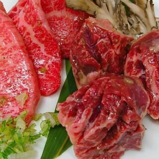 焼肉店ホールスタッフ☆未経験者歓迎☆交通費支給☆美味しい賄い付き🎵の画像