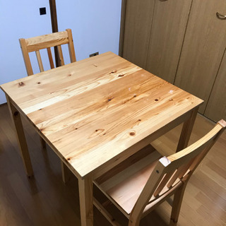 ダイニングテーブル、イス3点セットの画像