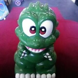 ゴジラ貯金箱