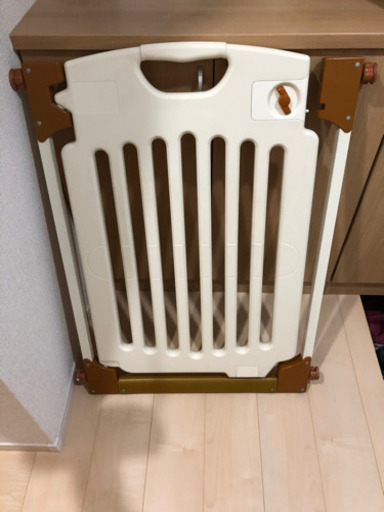 値下げ可能　ベビーゲートラブリーベビーズ2 ①