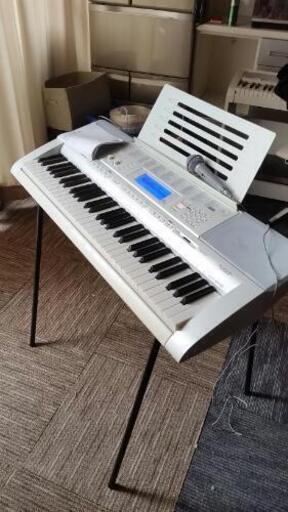 電子ピアノ　LK-208