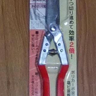 形を崩さず切れる　波板用ハサミの画像
