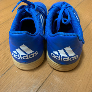 アディダス 子供用フットサルシューズ23センチの画像