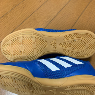 アディダス 子供用フットサルシューズ23センチの画像