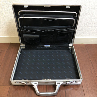 リモワ　トパーズ　アタッシュケース　の画像